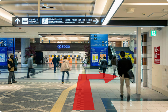 そごう横浜店の前を右へ